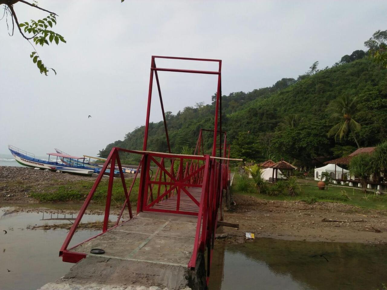 Ketapang Resort Karanghawu Exterior photo