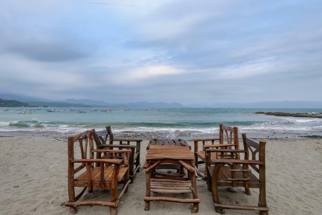 Ketapang Resort Karanghawu Exterior photo